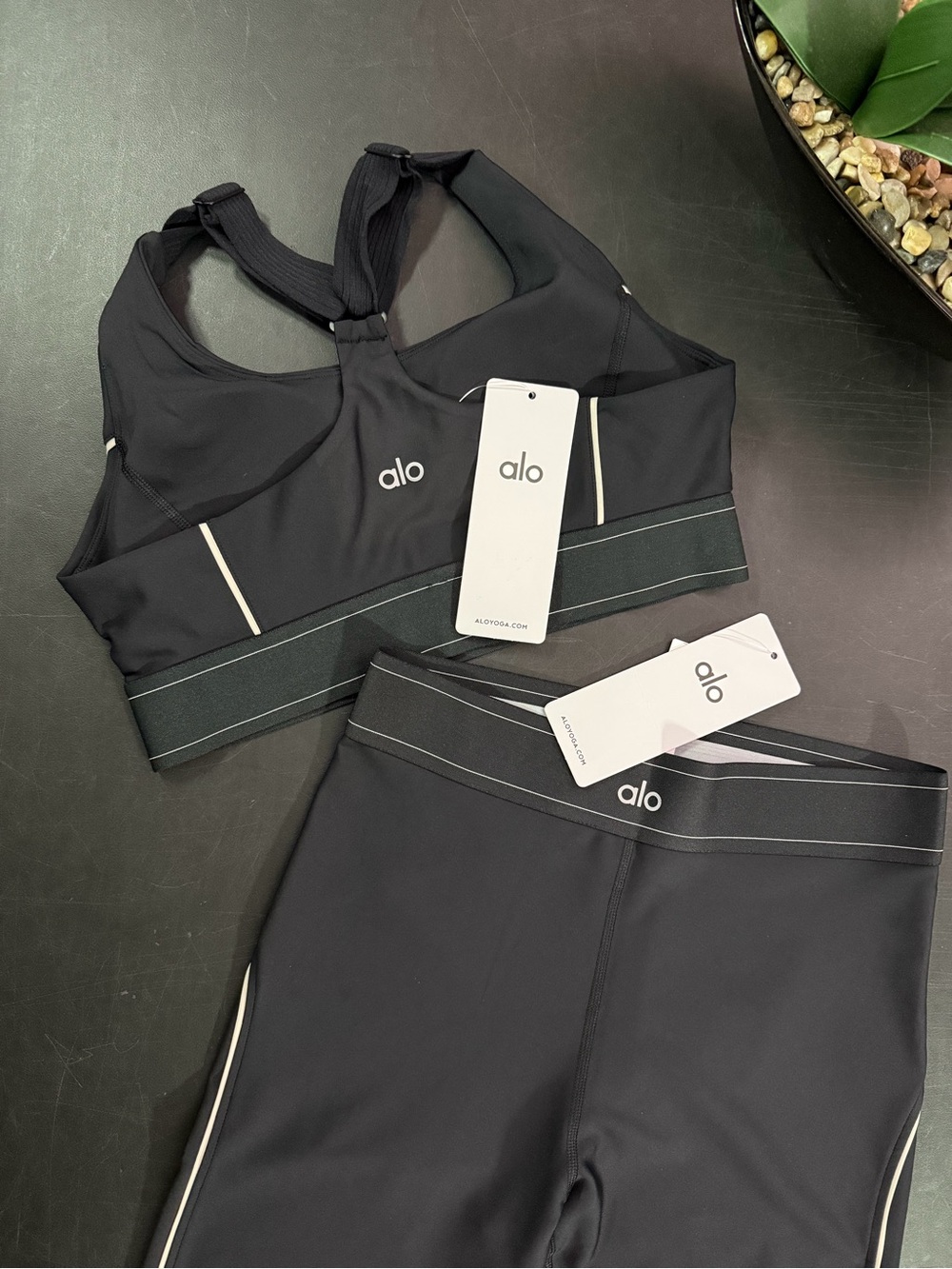 ALO Yoga Black Leggings & Matching Sports Bra with White Piping - Picture 2 of 2